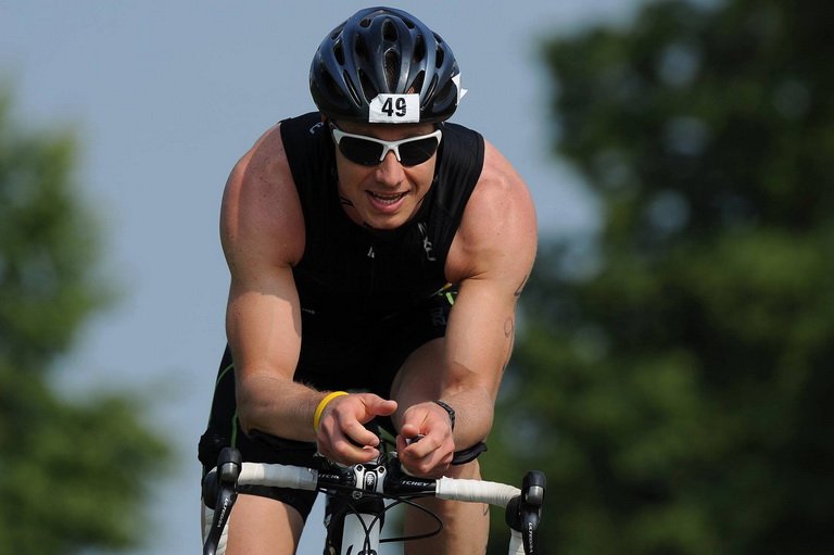 Ján Lištinský na bicykli.