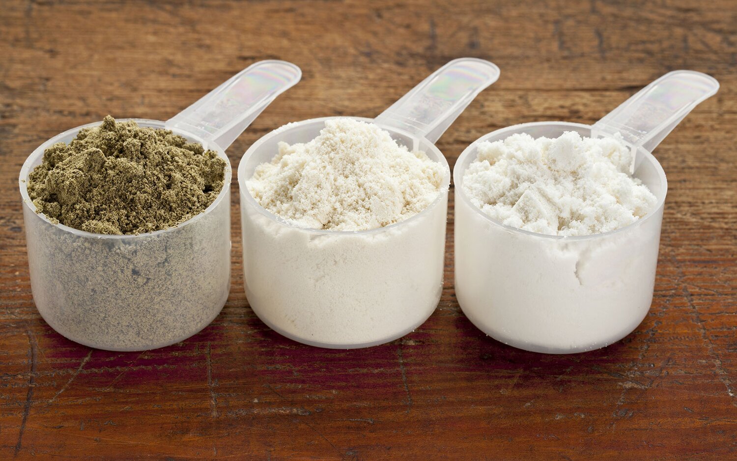 Najmä proteíny a gainery sú v práškovej forme.
