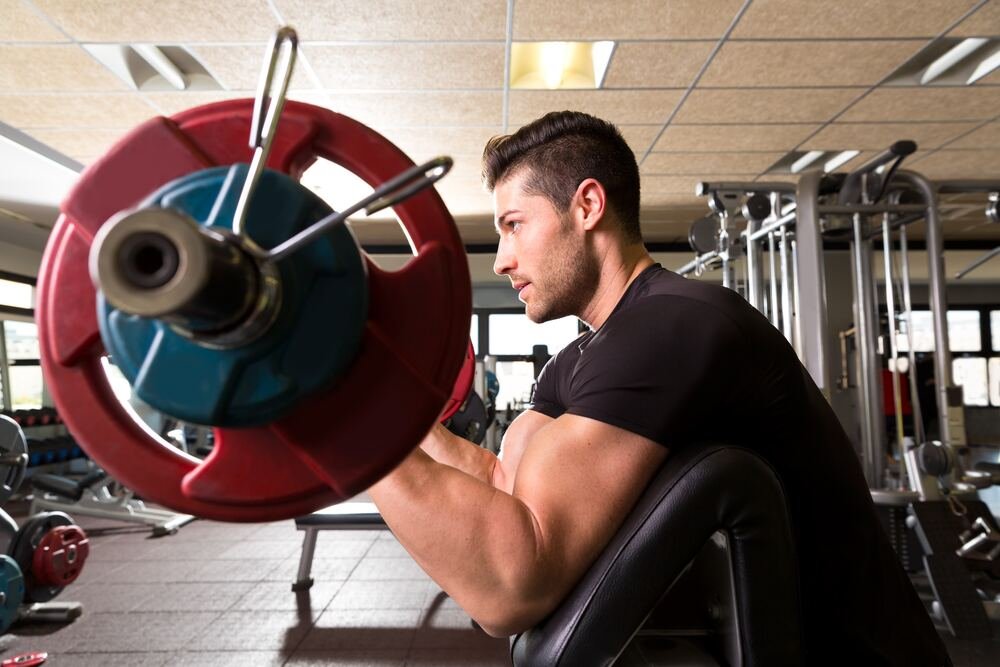 5 tipů pro větší bicepsy. Jaké cviky vám zaručeně pomohou?